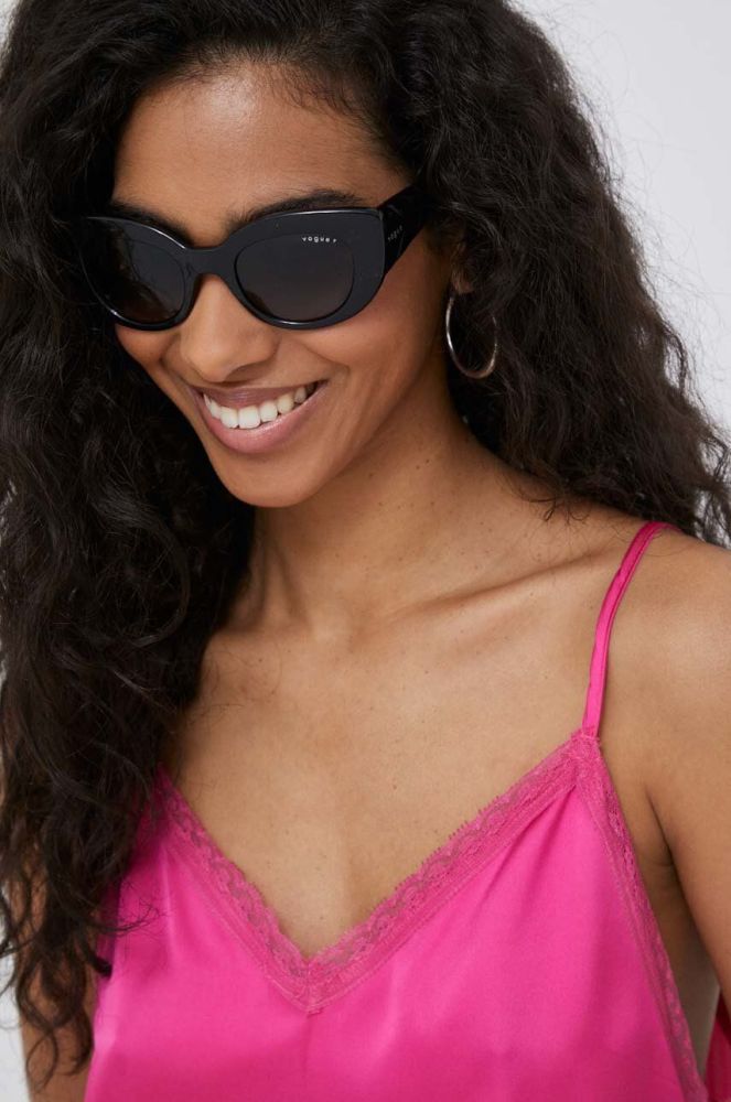 Сонцезахисні окуляри VOGUE жіночі колір чорний (3243970)