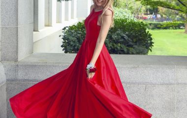 Сукні Guess і Marciano: чим відрізняються лінії та як обрати розмір