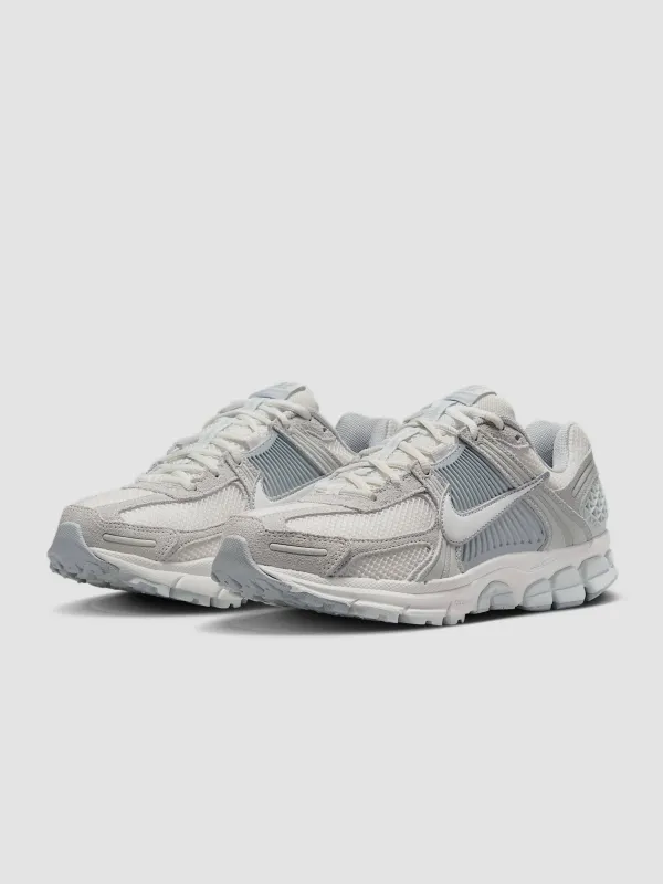 Жіночі Кросівки повсякденні NIKE Zoom Vomero 5 фото 3
