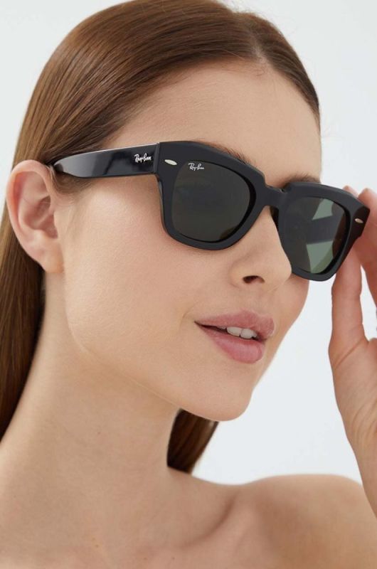- Сонцезахисні окуляри Ray-Ban
