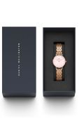 Годинник Daniel Wellington Petite Lumine 28 Link жіночий колір золотий