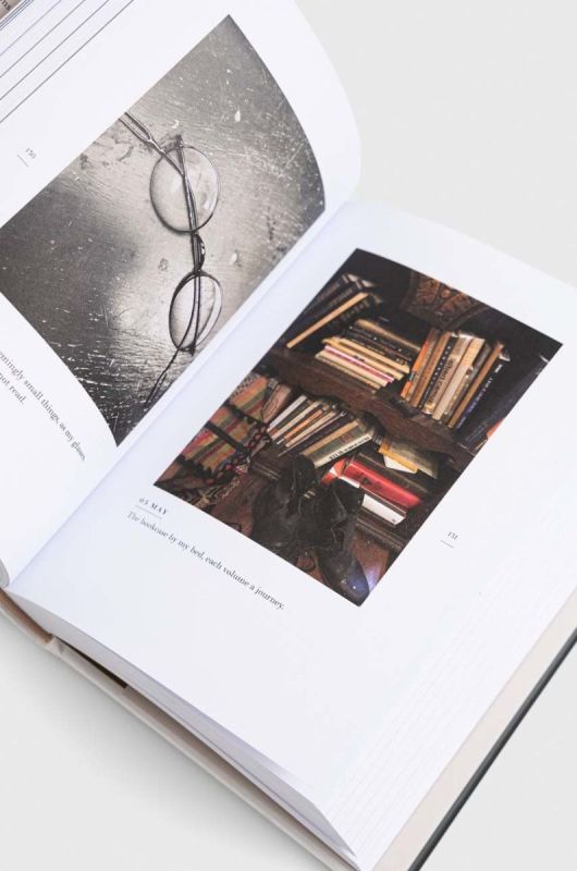 Книга Bloomsbury Publishing PLC A Book of Days, Ms Patti Smith колір барвистий фото 2
