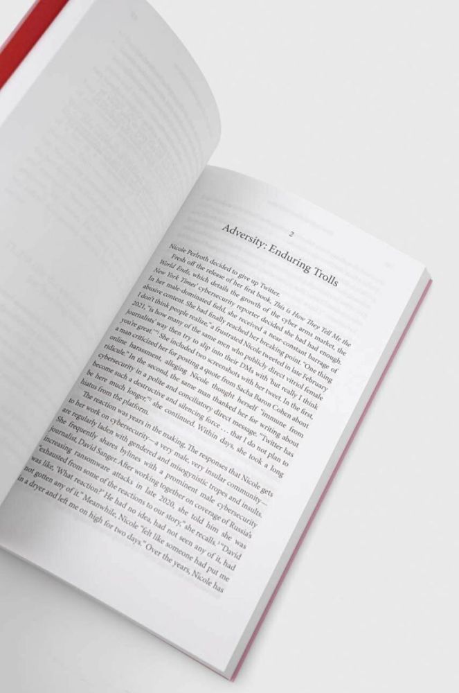 Книга Bloomsbury Publishing PLC How to Be a Woman Online, Nina Jankowicz колір барвистий фото 2