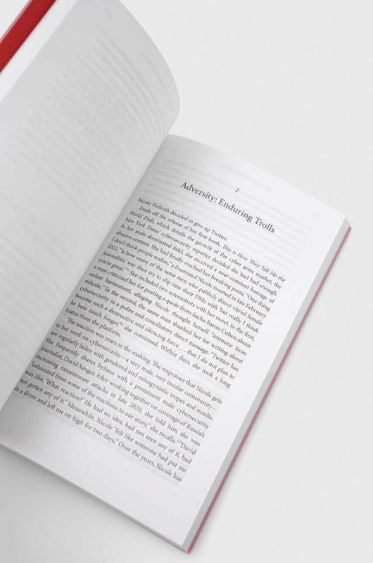 Книга Bloomsbury Publishing PLC How to Be a Woman Online, Nina Jankowicz колір барвистий фото 2