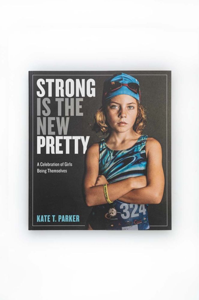 Книга Workman Publishing Strong Is the New Pretty, Kate T. Parker колір барвистий