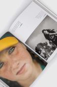 Книга Workman Publishing Strong Is the New Pretty, Kate T. Parker колір барвистий Книга Workman Publishing Strong Is the New Pretty, Kate T. Parker колір барвистий