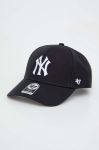 Бавовняна бейсболка 47brand MLB New York Yankees колір синій з аплікацією (3599493)