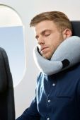 Подушка під шию Ostrichpillow Go колір сірий (2843135) Подушка під шию Ostrichpillow Go колір сірий (2843135)