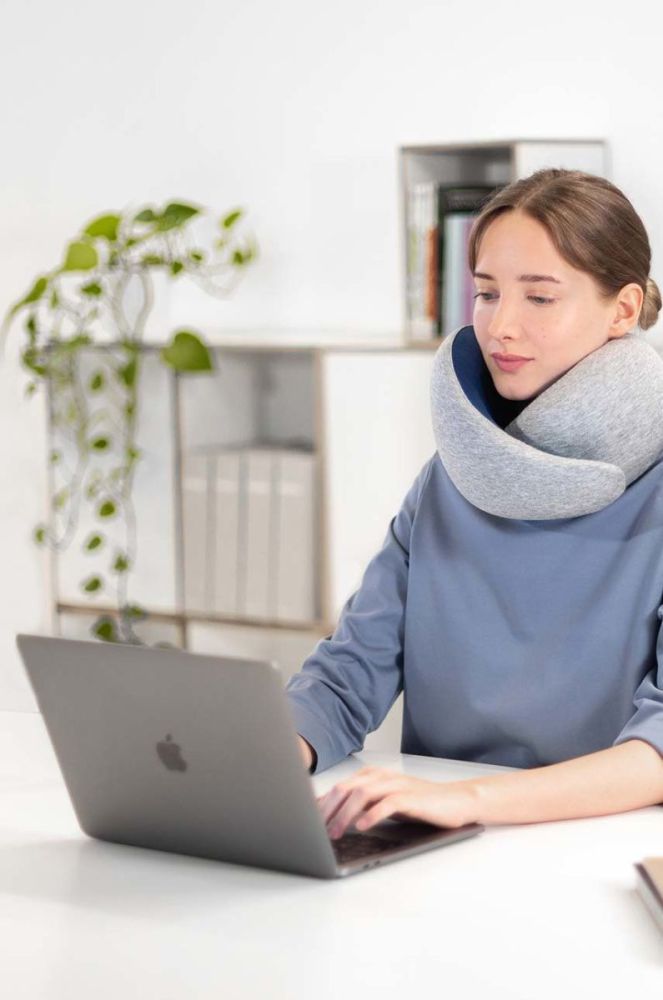 Подушка під шию Ostrichpillow Go колір блакитний (2843783) фото 7