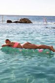 Надувний матрац для плавання SunnyLife De Playa Esmeralda колір барвистий Надувний матрац для плавання SunnyLife De Playa Esmeralda колір барвистий