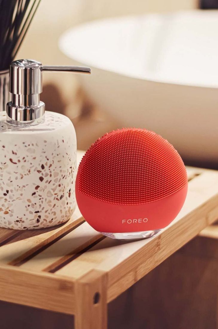 Двосторонній масажер для очищення шкіри обличчя FOREO LUNA™ 4 mini колір помаранчевий