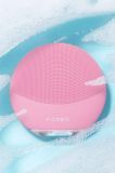 Двосторонній масажер для очищення шкіри обличчя FOREO LUNA™ 4 Mini колір рожевий (3178599)