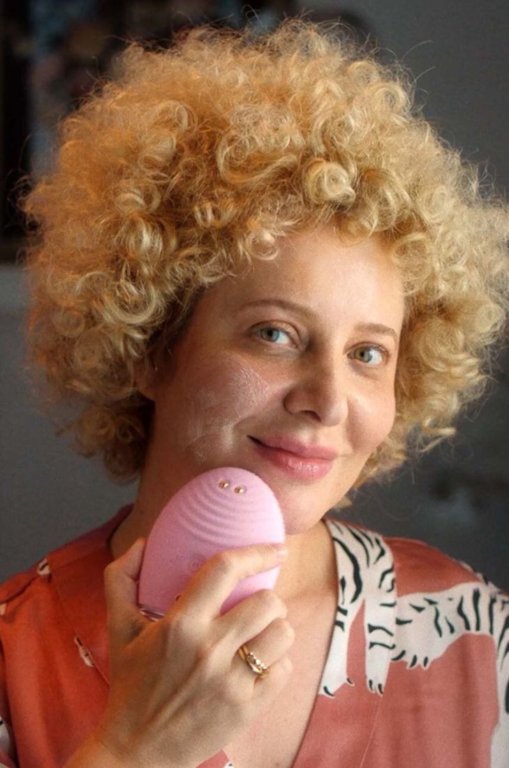Щітка для anti-age очищення та ліфтингу шкіри обличчя FOREO LUNA™ 4 Plus Normal Skin колір рожевий