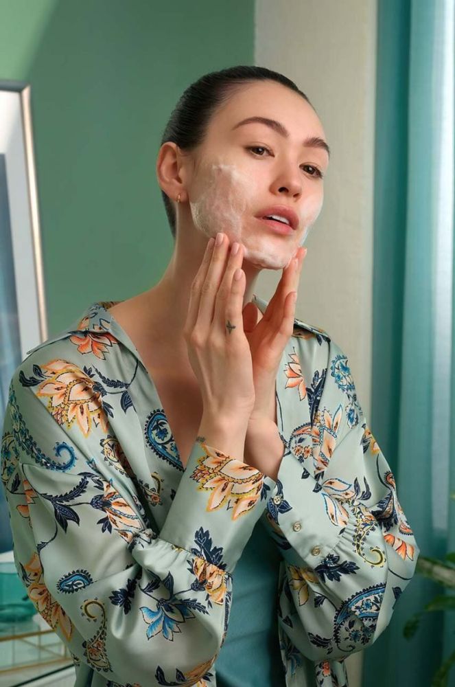 Живильна пінка для очищення обличчя FOREO LUNA Micro-Foam Cleanser 2.0, 20 ml колір барвистий фото 3