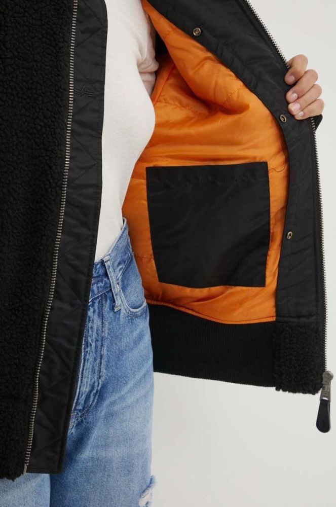 Куртка-бомбер Alpha Industries Ma-1 Teddy жіночий колір чорний перехідна oversize 108102.03-Black фото 6