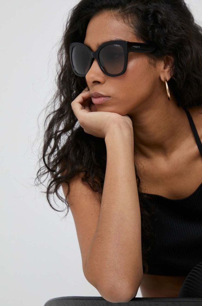 Сонцезахисні окуляри VOGUE жіночі колір чорний (2283579)