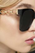 Сонцезахисні окуляри Moschino жіночі колір чорний (3157811)