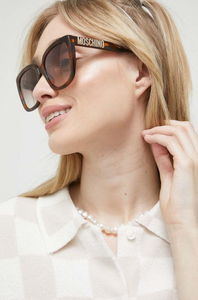 Сонцезахисні окуляри Moschino жіночі колір коричневий (3152558)