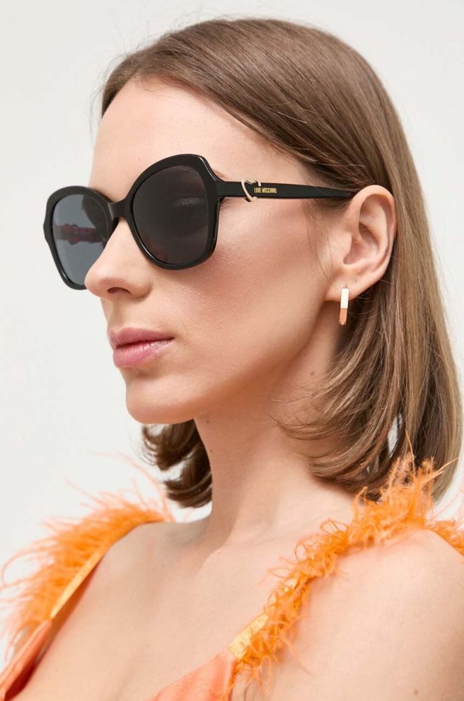 Сонцезахисні окуляри Love Moschino жіночі колір чорний (3262673)