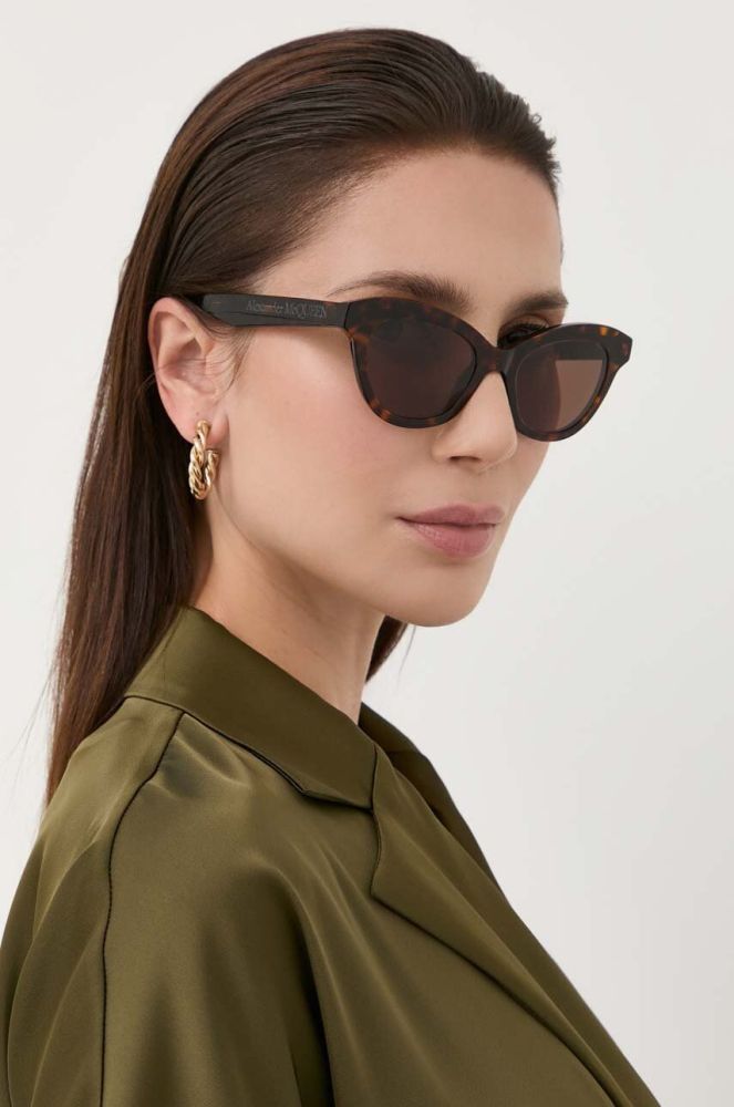 Сонцезахисні окуляри Alexander McQueen AM0391S жіночі колір коричневий