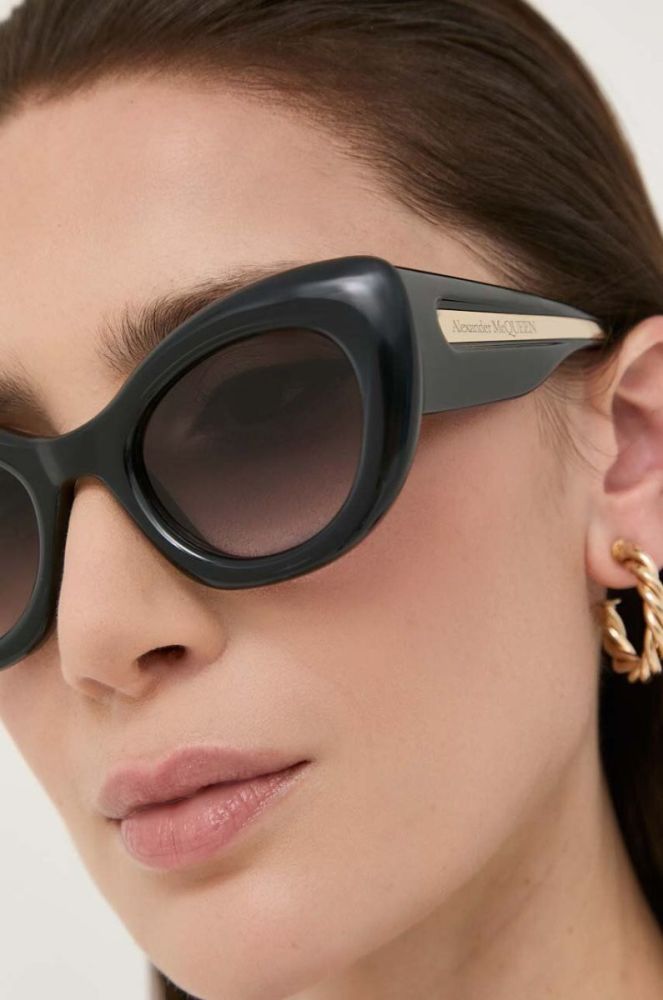 Сонцезахисні окуляри Alexander McQueen AM0403S жіночі колір чорний фото 5