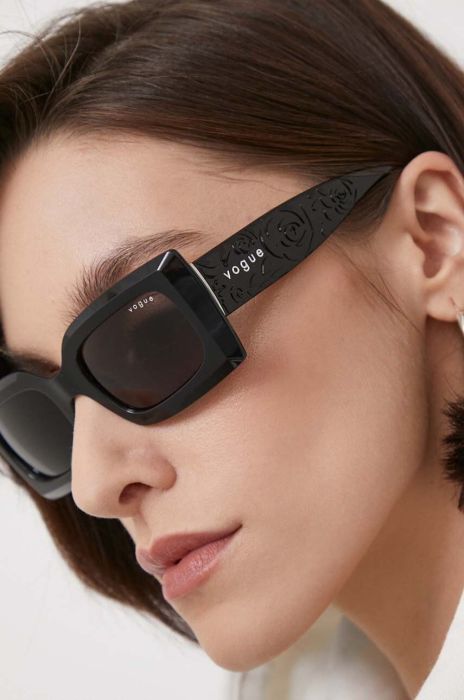 Сонцезахисні окуляри VOGUE жіночі колір чорний (3644549)