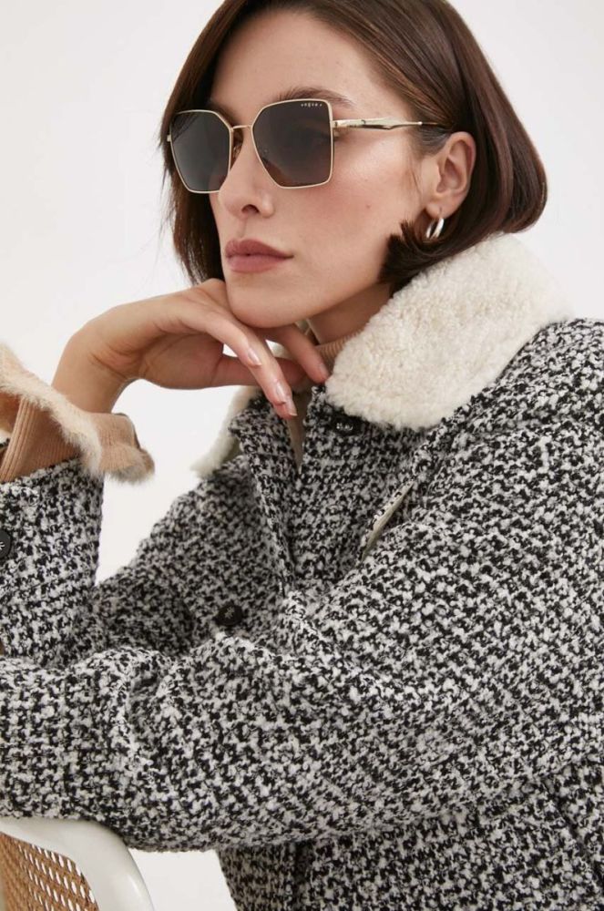 Сонцезахисні окуляри VOGUE жіночі колір коричневий (3644554) фото 7