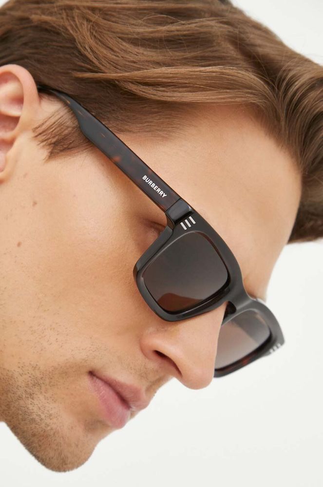 Сонцезахисні окуляри Burberry чоловічі колір коричневий (3654823)