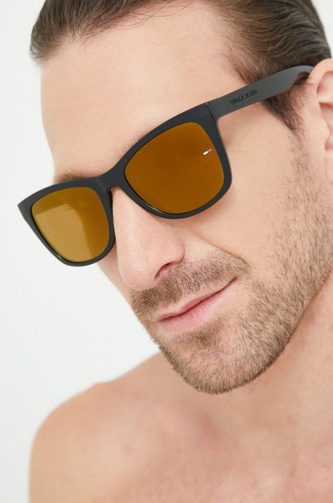 Сонцезахисні окуляри Tommy Jeans колір чорний (2564066)