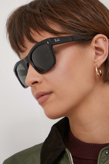 Сонцезахисні окуляри Ray-Ban RB4428 колір чорний
