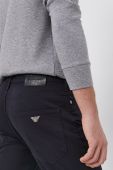 Штани Emporio Armani чоловічі колір синій облягаюче (1577079) Штани Emporio Armani чоловічі колір синій облягаюче (1577079)