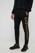 Штани EA7 Emporio Armani чоловіче колір чорний з принтом (2004952)