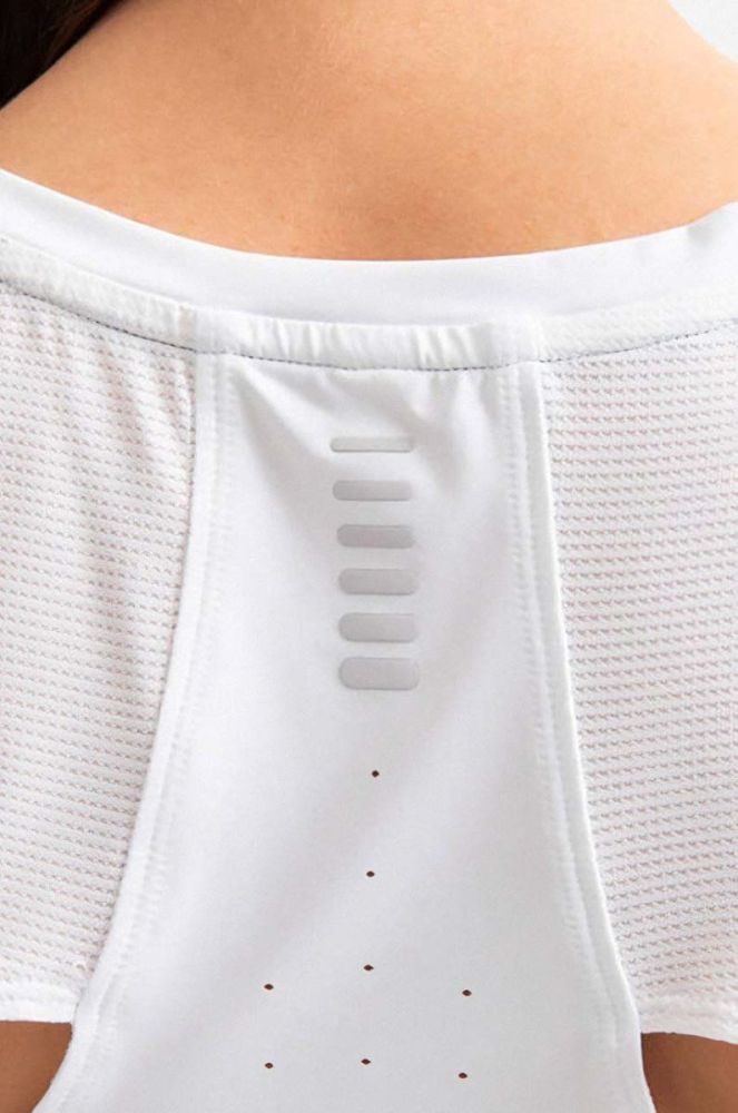 Футболка Under Armour IsoChill 200 Laser Tee жіноча колір білий 1369764-100 фото 4