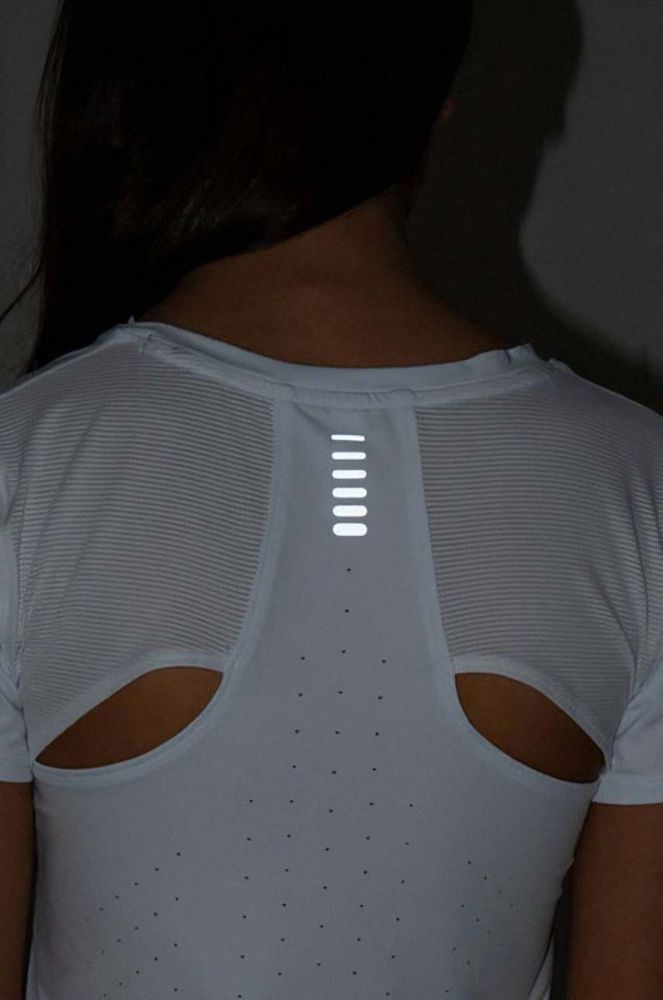 Футболка Under Armour IsoChill 200 Laser Tee жіноча колір білий 1369764-100 фото 5