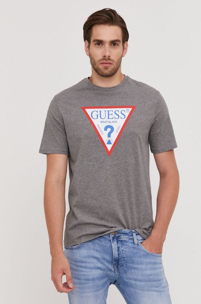 Футболка Guess чоловіча колір сірий з принтом фото 4