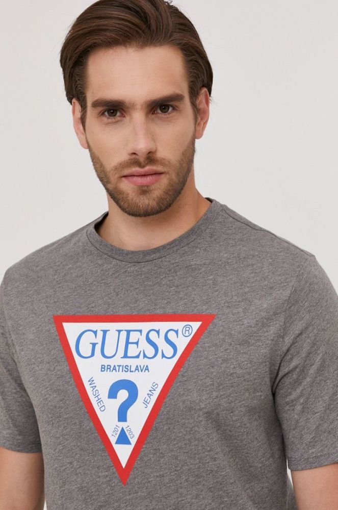 Футболка Guess чоловіча колір сірий з принтом фото 7