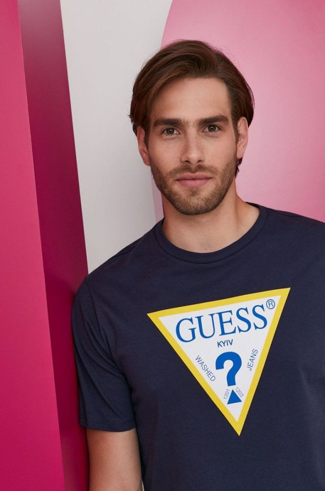 Футболка Guess чоловіча колір синій з принтом фото 5