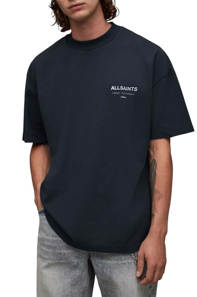Бавовняна футболка AllSaints з принтом колір блакитний