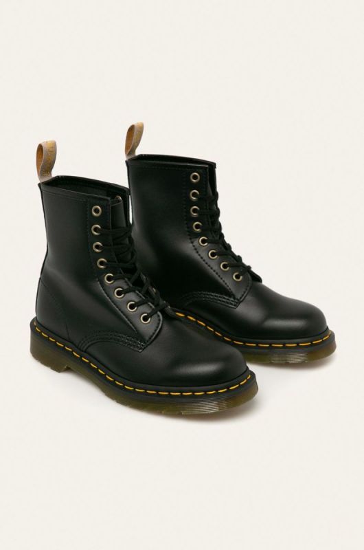 Черевики Dr. Martens Vegan 1460 жіночі колір чорний на плоскому ходу 14045001-Black. фото 2
