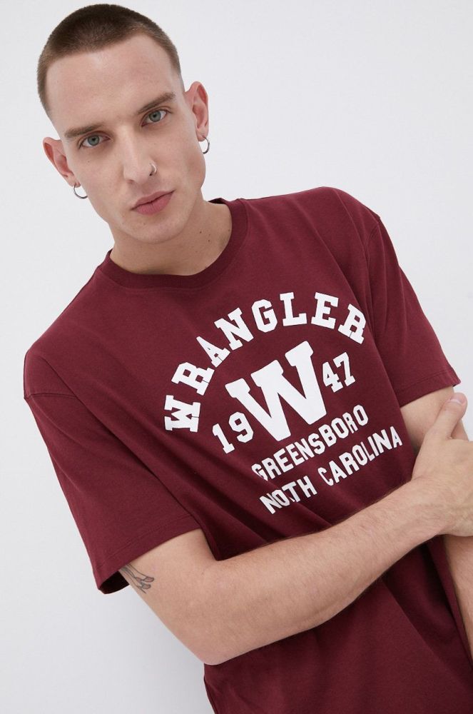 Бавовняна футболка Wrangler колір бордовий з принтом
