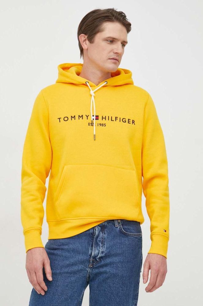 Кофта Tommy Hilfiger чоловіча колір жовтий з капюшоном з аплікацією (2814780)