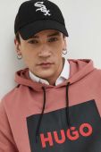 Бавовняна кофта HUGO чоловіча колір рожевий з капюшоном з принтом