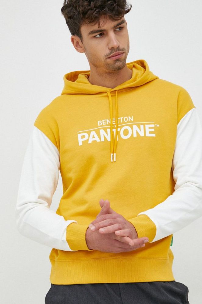Бавовняна кофта United Colors of Benetton X Pantone чоловіча колір жовтий з капюшоном візерунок фото 4