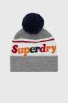 Шапка Superdry колір сірий з товстого трикотажу (2811506) Шапка Superdry колір сірий з товстого трикотажу (2811506)