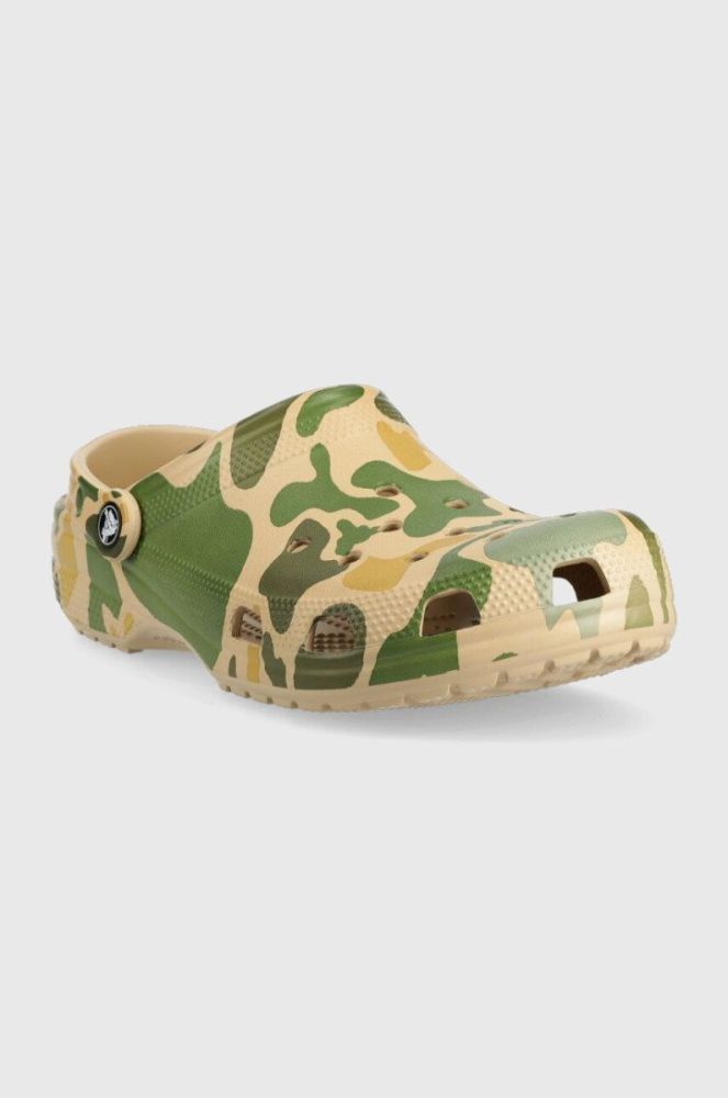 Шльопанці Crocs Classic Printed Camo Clog чоловічі колір зелений 206454 206454.2Y6.M-CHAI.TAN фото 2