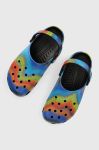 Шльопанці Crocs Classic Spray Dye Clog 208054 колір барвистий Шльопанці Crocs Classic Spray Dye Clog 208054 колір барвистий