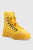 Замшеві черевики Patrizia Pepe жіночі колір жовтий на платформі утеплене Замшеві черевики Patrizia Pepe жіночі колір жовтий на платформі утеплене
