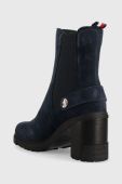 Замшеві черевики Tommy Hilfiger Outdoor High Heel Boot жіночі колір синій каблук блок Замшеві черевики Tommy Hilfiger Outdoor High Heel Boot жіночі колір синій каблук блок