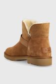 Замшеві черевики UGG W Romely Short Buckle жіночі колір коричневий на плоскому ходу утеплене