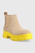 Замшеві черевики UGG Ashton Chelsea жіночі колір бежевий на платформі Замшеві черевики UGG Ashton Chelsea жіночі колір бежевий на платформі